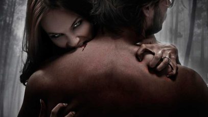 mujer-vampiro-muerde-hombre